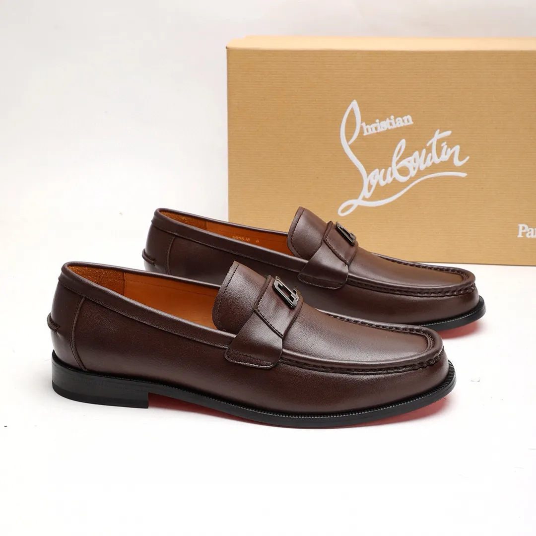 Batch 1,080 yuan 💰••New real shots••CL～High-end men’s 👔casual•loafers with red soles! ••🆑Genuine and top-quality goods from original orders ••✅💯 Purchase goods from top-quality original orders! Original imported patterned cowhide ➕Imported cowhide lining ➕Cowhide feet ➕Original leather outsole~🉑️Feel free to compare the authentic ones! Size: 38-44 (45.46.47 can be customized)